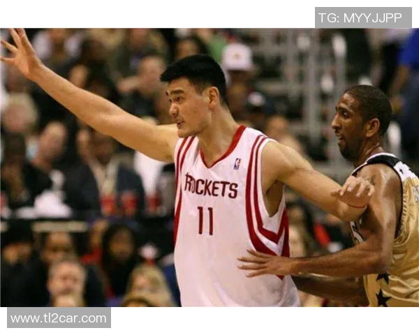 姚明与坎普的篮球传奇对决：从巅峰对决到友谊的传承与启示