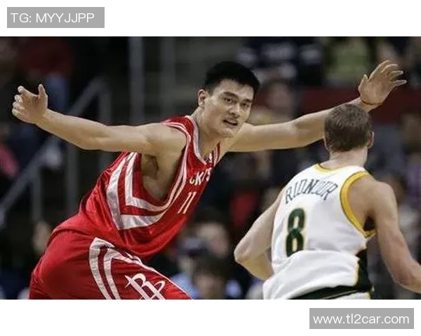 姚明低位接球技巧解析如何在比赛中充分发挥其优势与威力