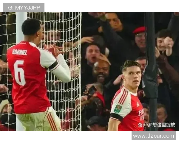 中超激战曼联逆转皇马精彩集锦引发全场热烈反响 中超激战曼联逆转皇马精彩集锦引发全场热烈反响