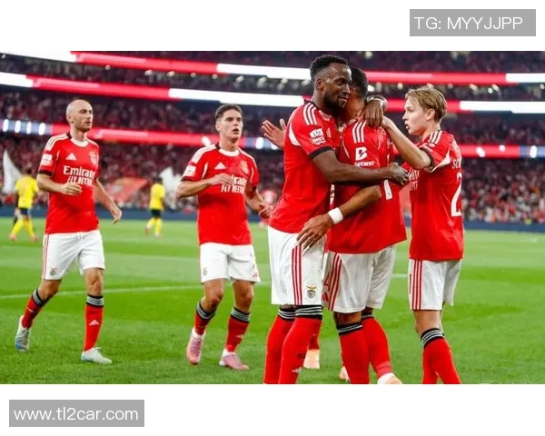 友谊赛精彩对决本菲卡与那不勒斯战成平局神扑瞬间引发全场热烈反响