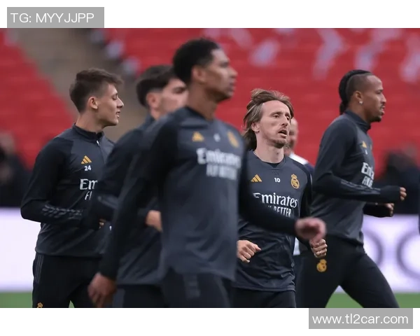 足总杯激战：多特蒙德与皇马战成平局乌龙球成比赛转折点解析