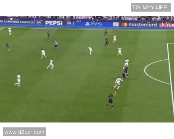 意甲大战:拜仁狂胜曼联五球逆转引发争议判罚全场沸腾 意甲大战:拜仁狂胜曼联五球逆转引发争议判罚全场沸腾