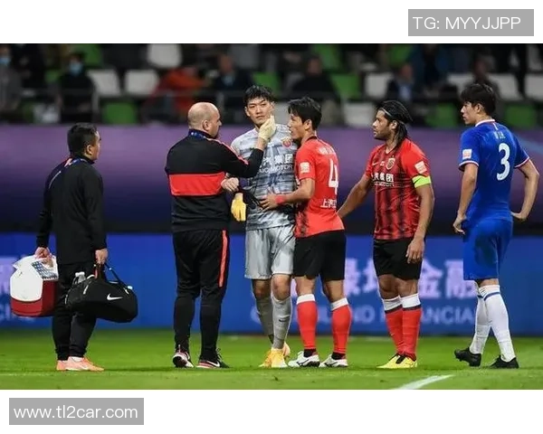 欧冠焦点战:AC米兰与里昂互交白卷红牌事件引发全场热议 欧冠焦点战:AC米兰与里昂互交白卷红牌事件引发全场热议