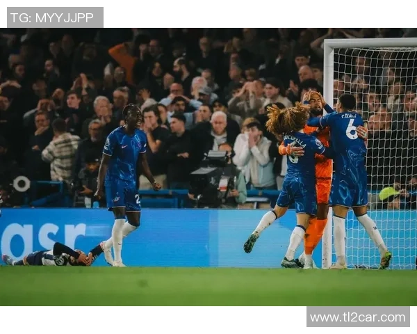 意甲赛场惊现冷门皇马小胜热刺引发争议判罚引爆全场气氛