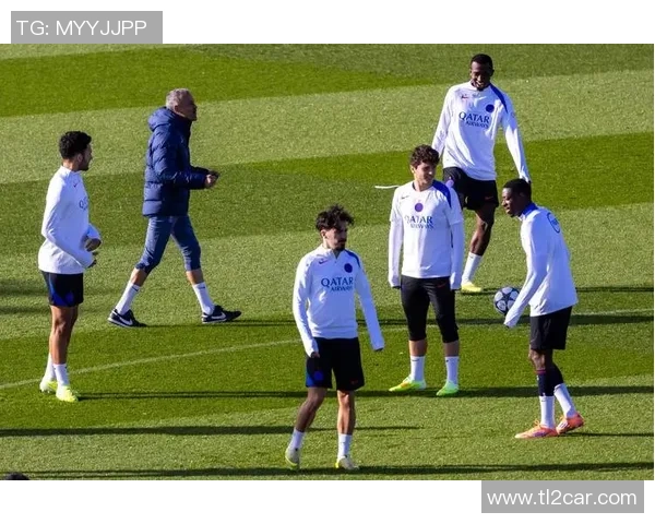 英超激战曼城与巴黎圣日耳曼战成平局赛后点评引发热议 英超激战曼城与巴黎圣日耳曼战成平局赛后点评引发热议